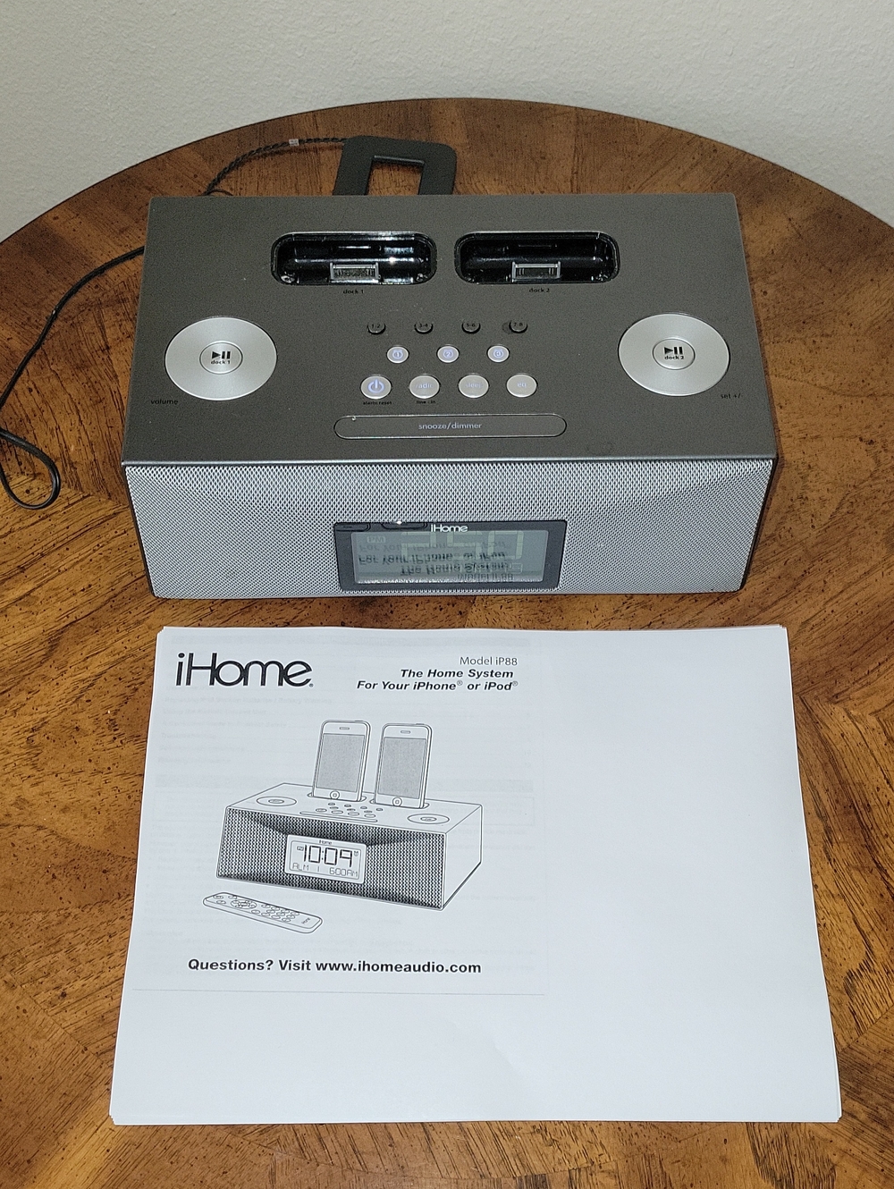 iHome iP88 Dual Dock Alarm Clock Radio for iPhone/iPod, Grey, VGUC, Works